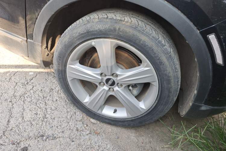 Used Lincoln MKC 2018 2.0T Two-Wheel Drive Deluxe Edition Right Front Wheel Hub