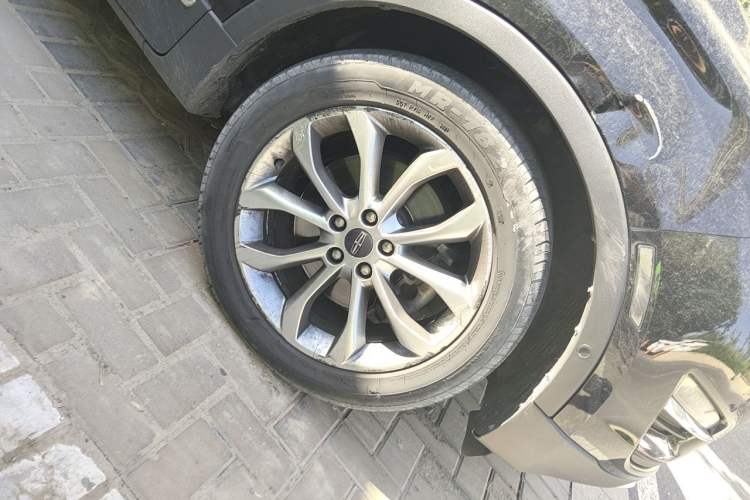 Used Lincoln MKC 2018 2.0T Two-Wheel Drive Luxury Edition Right Front Wheel Hub