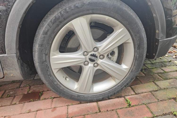 Used Lincoln MKC 2018 2.0T Two-Wheel Drive Deluxe Edition Right Front Wheel Hub