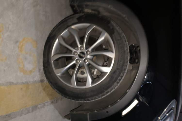 Used Lincoln MKC 2018 2.0T Two-Wheel Drive Luxury Edition Right Front Wheel Hub