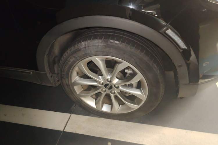 Used Lincoln MKC 2018 2.0T Four-Wheel Drive Zunya Edition Right Front Wheel Hub