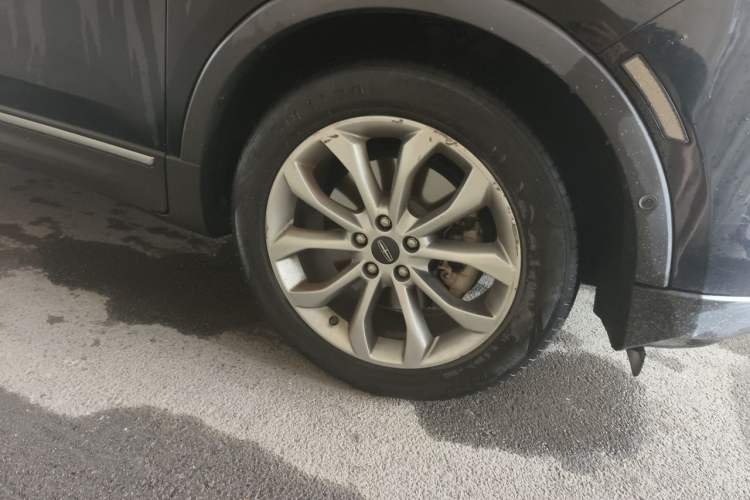 Used Lincoln MKC 2018 2.0T Two-Wheel Drive Luxury Edition Right Front Wheel Hub