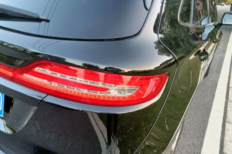 Used Lincoln MKC 2018 2.0T Two-Wheel Drive Luxury Edition Right Rear Taillight