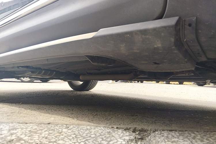 Used Lincoln MKC 2018 2.0T Two-Wheel Drive Deluxe Edition Right Side Sill