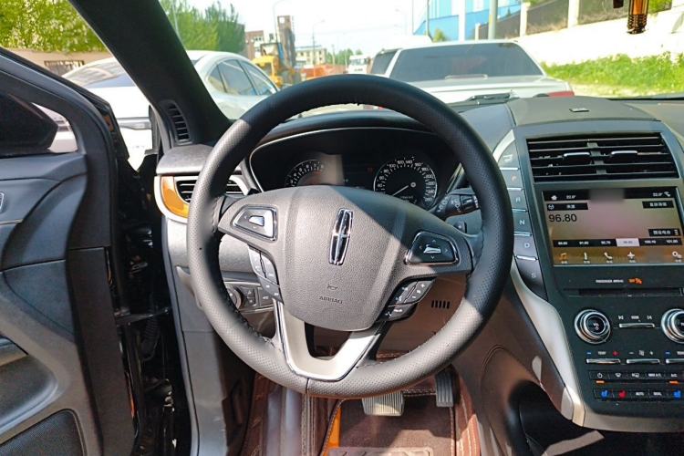 Used Lincoln MKC 2018 2.0T Two-Wheel Drive Luxury Edition Steering Wheel