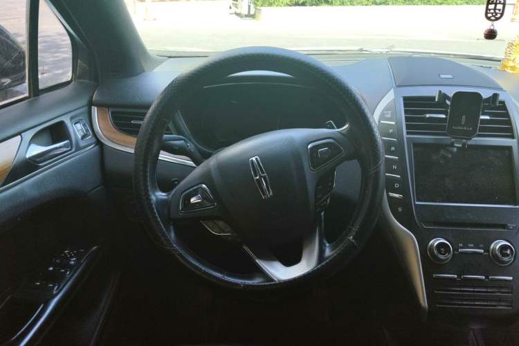 Used Lincoln MKC 2018 2.0T Two-Wheel Drive Luxury Edition Steering Wheel