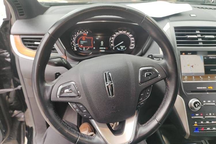 Used Lincoln MKC 2018 2.0T Four-Wheel Drive Zunya Edition Steering Wheel