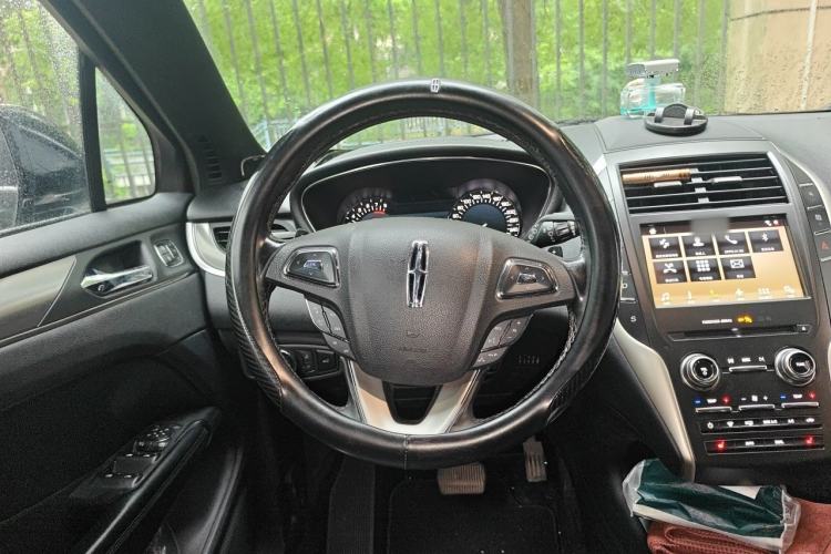 Used Lincoln MKC 2018 2.0T Two-Wheel Drive Deluxe Edition Steering Wheel