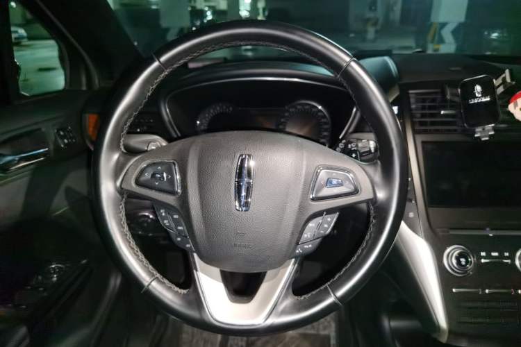 Used Lincoln MKC 2018 2.0T Four-Wheel Drive Zunya Edition Steering Wheel