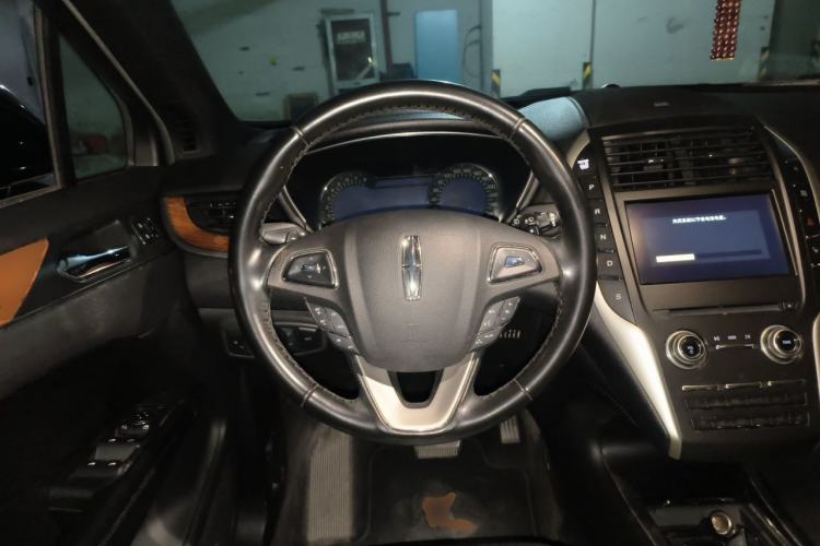Used Lincoln MKC 2018 2.0T Two-Wheel Drive Luxury Edition Steering Wheel