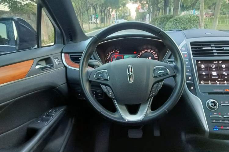 Used Lincoln MKC 2018 2.0T Two-Wheel Drive Luxury Edition Steering Wheel