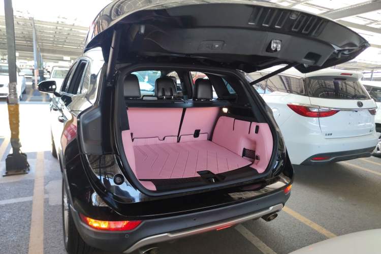 Used Lincoln MKC 2018 2.0T Two-Wheel Drive Deluxe Edition Trunk