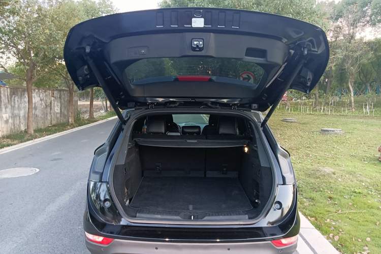 Used Lincoln MKC 2018 2.0T Two-Wheel Drive Luxury Edition Trunk
