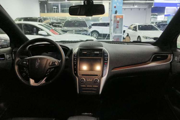 Used Lincoln MKC 2018 2.0T Four-Wheel Drive Zunya Edition Center Console