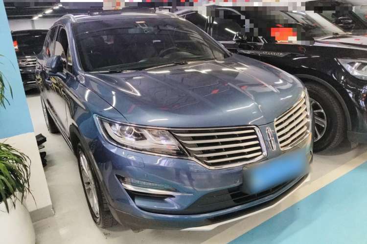Used Lincoln MKC 2018 2.0T Four-Wheel Drive Zunya Edition Front Right 45 Deg