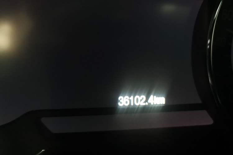 Used Lincoln MKC 2018 2.0T Four-Wheel Drive Zunya Edition Odometer Close Up