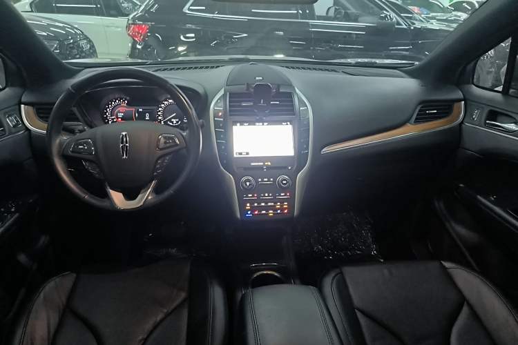 Used Lincoln MKC 2018 2.0T Four-Wheel Drive Zunya Edition Center Console