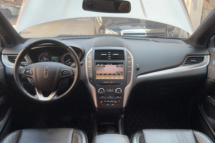 Used Lincoln MKC 2018 2.0T Two-Wheel Drive Deluxe Edition Center Console