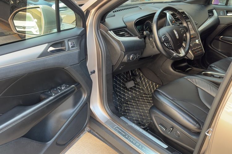 Used Lincoln MKC 2018 2.0T Two-Wheel Drive Deluxe Edition Driver Seat