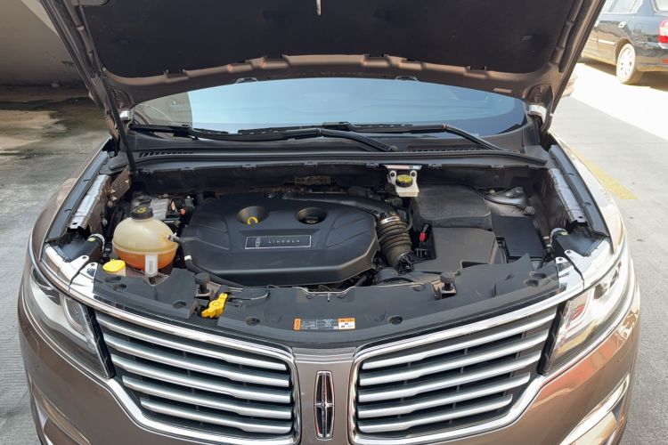 Used Lincoln MKC 2018 2.0T Two-Wheel Drive Deluxe Edition Engine Bay