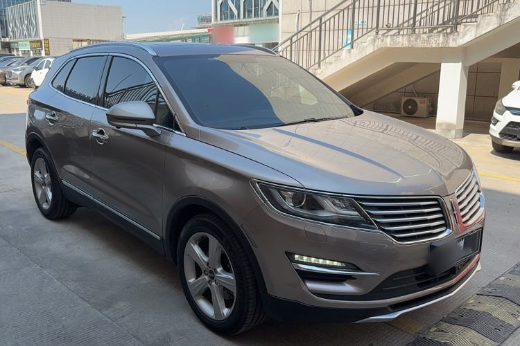 Used Lincoln MKC 2018 2.0T Two-Wheel Drive Deluxe Edition Front Right 45 Deg