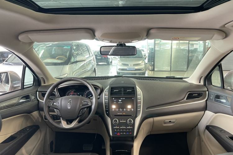 Used Lincoln MKC 2018 2.0T Two-Wheel Drive Luxury Edition Interior 10
