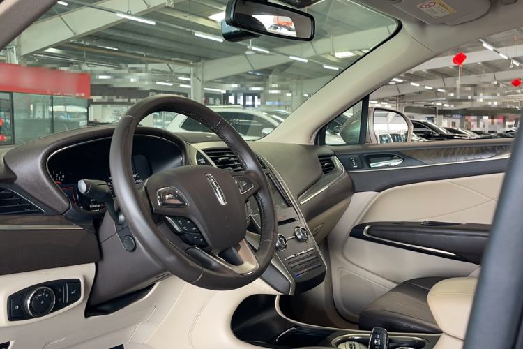 Used Lincoln MKC 2018 2.0T Two-Wheel Drive Luxury Edition Interior 13