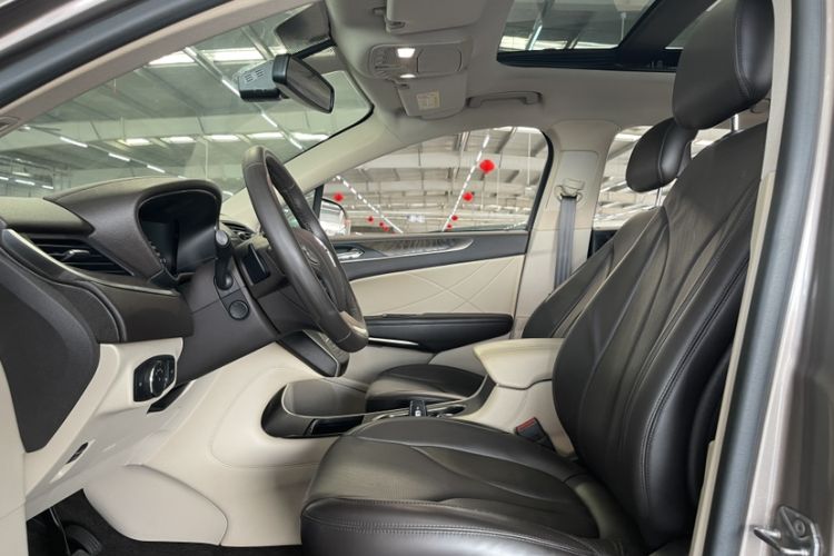 Used Lincoln MKC 2018 2.0T Two-Wheel Drive Luxury Edition Interior 14