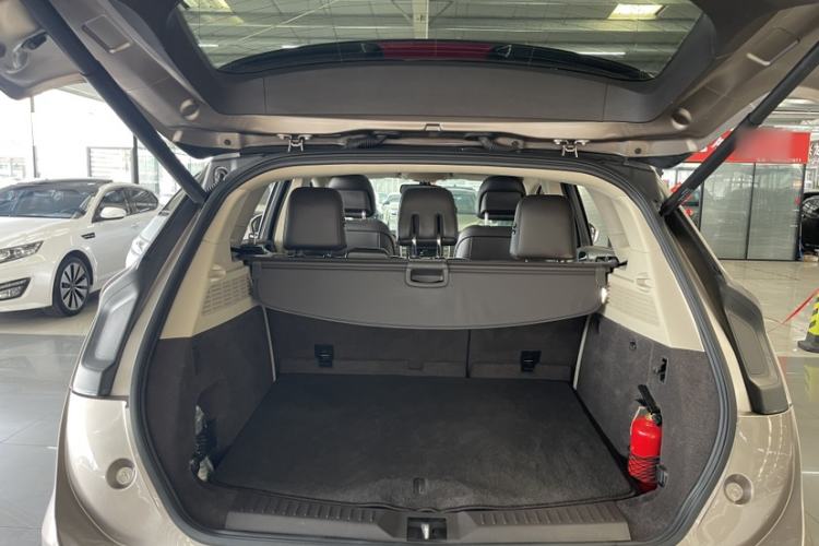 Used Lincoln MKC 2018 2.0T Two-Wheel Drive Luxury Edition Interior 8