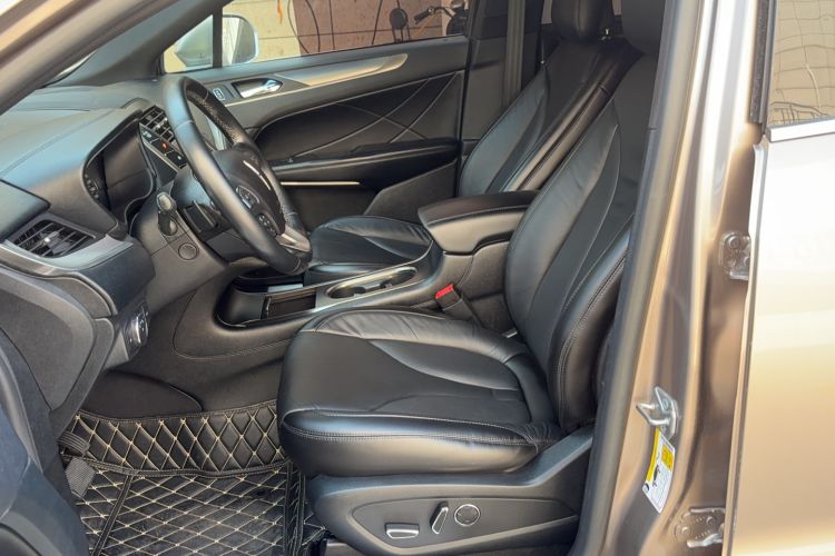 Used Lincoln MKC 2018 2.0T Two-Wheel Drive Deluxe Edition Left Front Seat