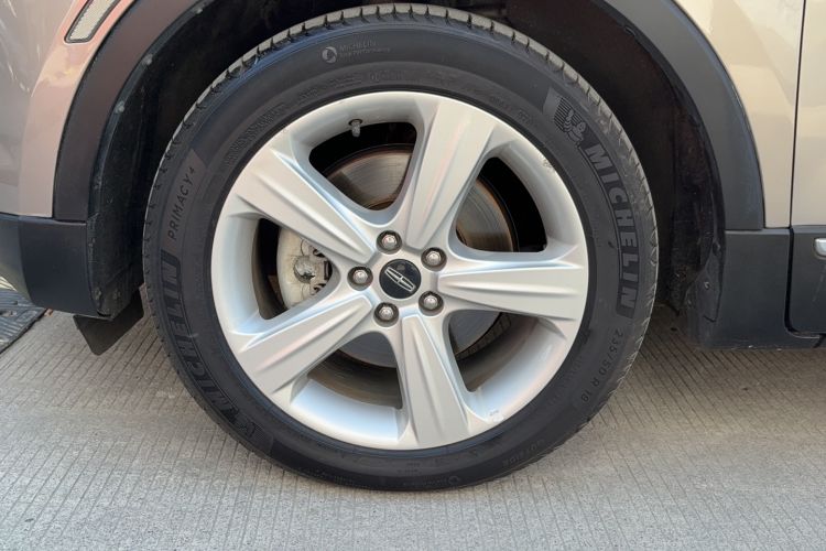 Used Lincoln MKC 2018 2.0T Two-Wheel Drive Deluxe Edition Left Front Wheel Hub