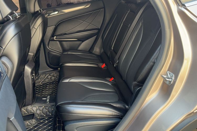 Used Lincoln MKC 2018 2.0T Two-Wheel Drive Deluxe Edition Left Rear Seat