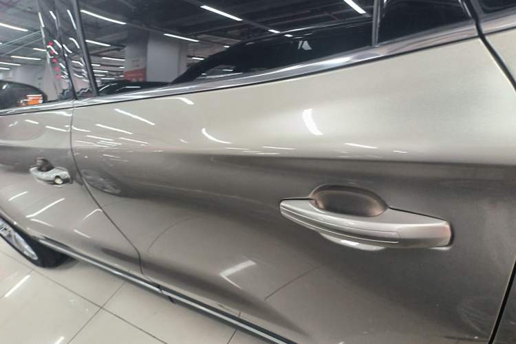 Used Lincoln MKC 2018 2.0T Four-Wheel Drive Zunya Edition Left Side