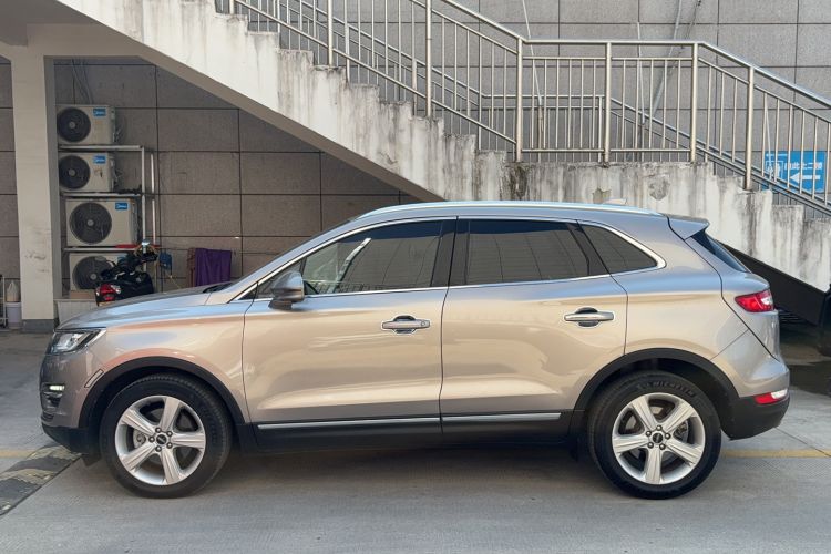 Used Lincoln MKC 2018 2.0T Two-Wheel Drive Deluxe Edition Left Side