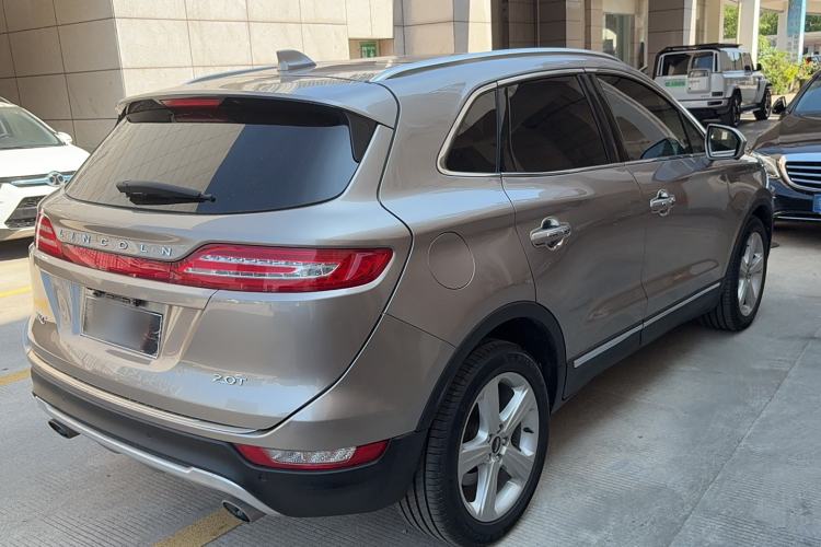 Used Lincoln MKC 2018 2.0T Two-Wheel Drive Deluxe Edition Rear Right 45 Deg