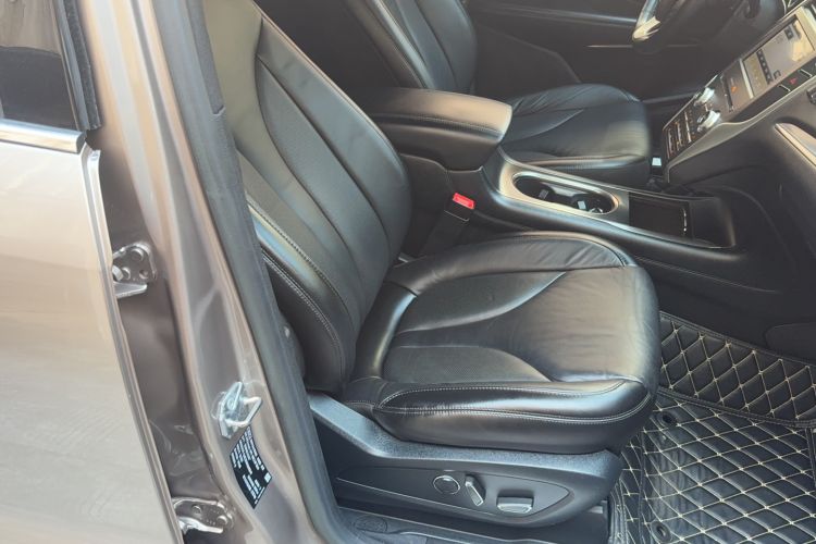 Used Lincoln MKC 2018 2.0T Two-Wheel Drive Deluxe Edition Right Front Seat