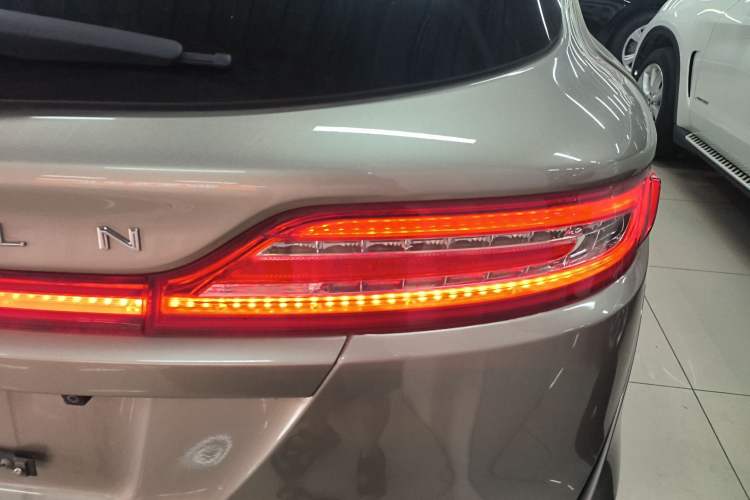 Used Lincoln MKC 2018 2.0T Four-Wheel Drive Zunya Edition Right Rear Taillight