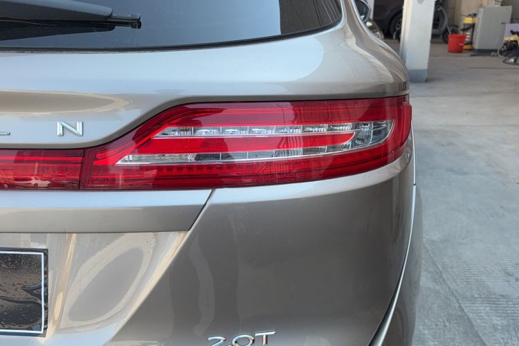 Used Lincoln MKC 2018 2.0T Two-Wheel Drive Deluxe Edition Right Rear Taillight