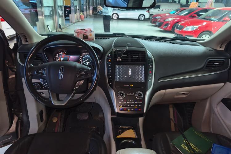 Used Lincoln MKC 2018 2.0T Two-Wheel Drive Luxury Edition Center Console