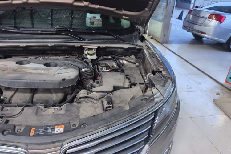 Used Lincoln MKC 2018 2.0T Two-Wheel Drive Luxury Edition Engine Bay Left