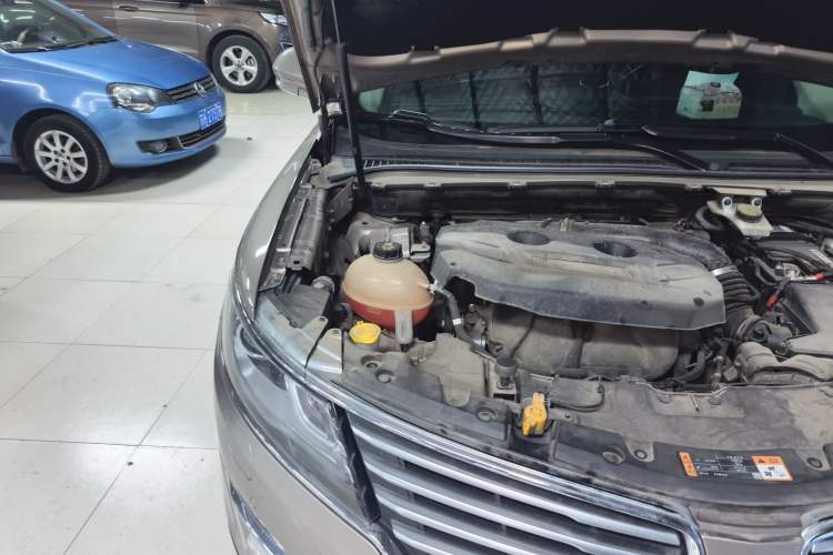 Used Lincoln MKC 2018 2.0T Two-Wheel Drive Luxury Edition Engine Bay Right
