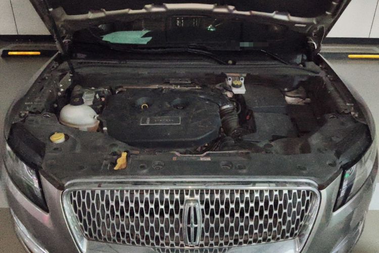 Used Lincoln MKC 2018 2.0T Two-Wheel Drive Deluxe Edition Engine Bay