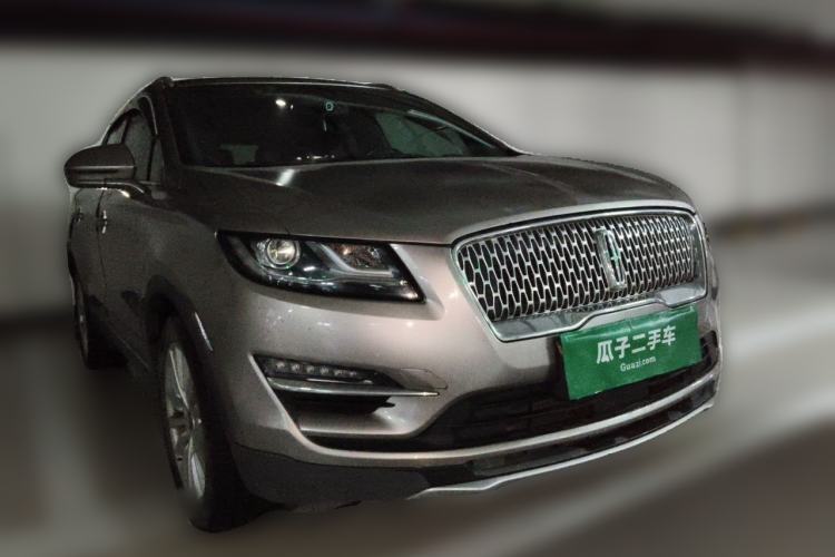 Used Lincoln MKC 2018 2.0T Two-Wheel Drive Deluxe Edition Front Right 45 Deg