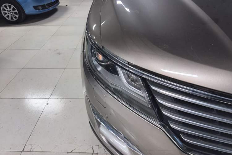 Used Lincoln MKC 2018 2.0T Two-Wheel Drive Luxury Edition Right Front Headlight