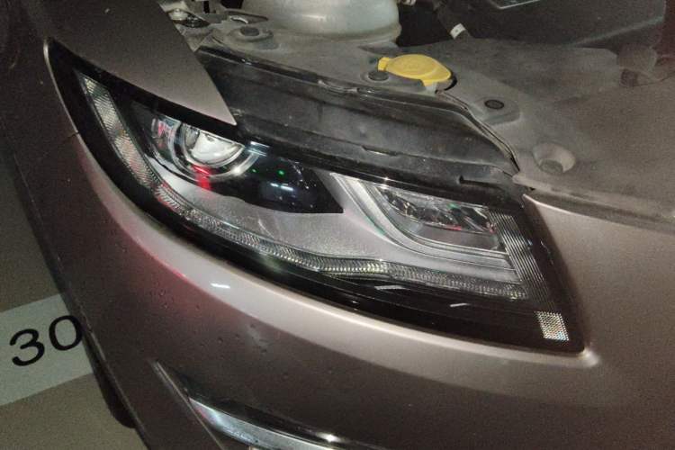Used Lincoln MKC 2018 2.0T Two-Wheel Drive Deluxe Edition Right Front Headlight