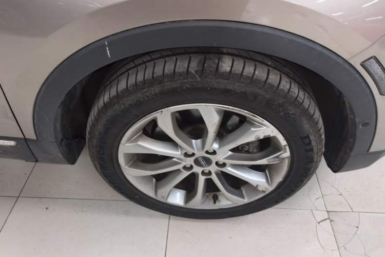 Used Lincoln MKC 2018 2.0T Two-Wheel Drive Luxury Edition Right Front Wheel Hub