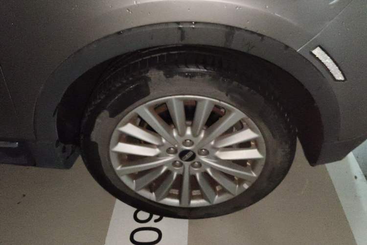 Used Lincoln MKC 2018 2.0T Two-Wheel Drive Deluxe Edition Right Front Wheel Hub