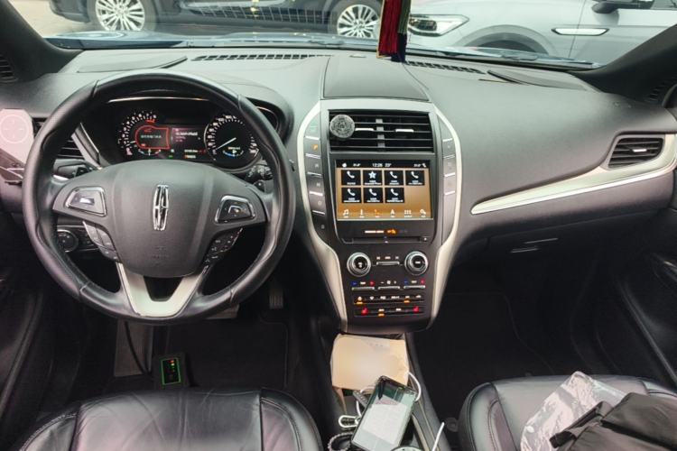 Used Lincoln MKC 2018 2.0T Two-Wheel Drive Deluxe Edition Center Console