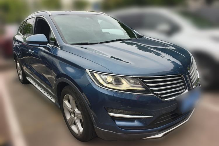 Used Lincoln MKC 2018 2.0T Two-Wheel Drive Deluxe Edition Front Right 45 Deg