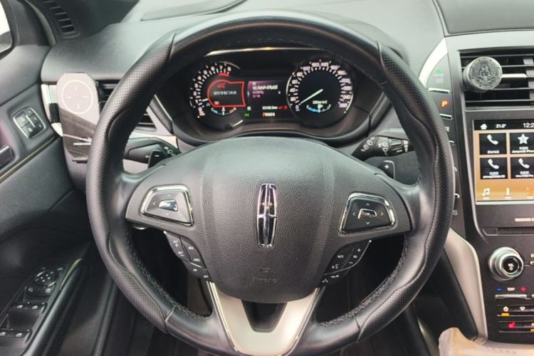 Used Lincoln MKC 2018 2.0T Two-Wheel Drive Deluxe Edition Steering Wheel